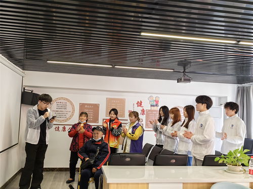 追鋒少年暖社區(qū)，志愿服務(wù)傳溫情——國際教育學(xué)院開展教育咨詢便民活動(dòng)