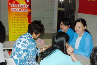 通江實(shí)小黨員服務(wù)進(jìn)社區(qū) 直通車開到家門口，教育咨詢暖人心